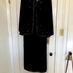 Mother of the bride dress. It has beads and sequins. Size 12.